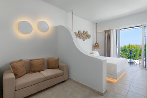 New renovated Superior with Panoramic Sea and Acropolis view (A/C Included) | 起居区