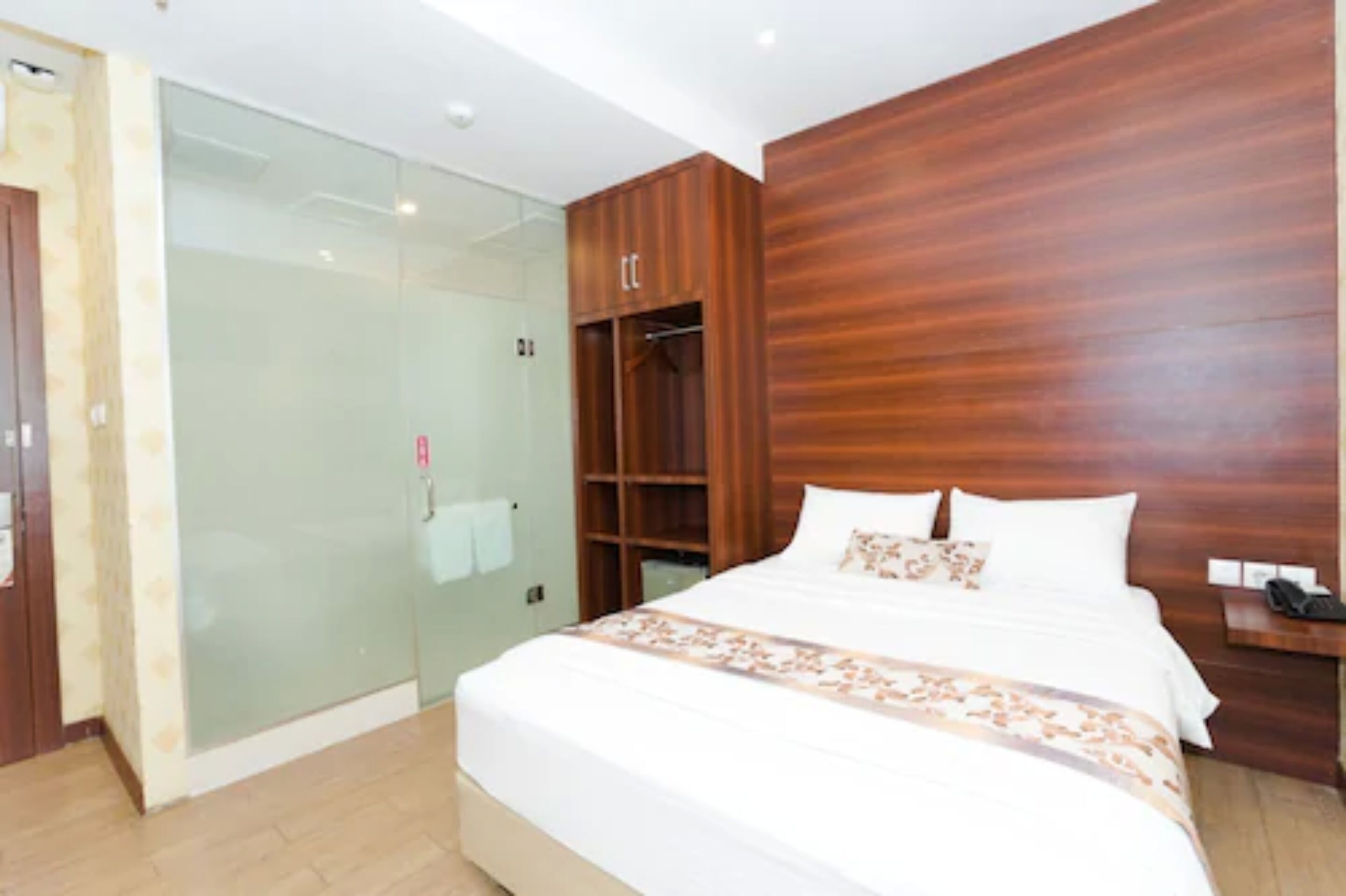 Individually decorated, desk, soundproofing, free WiFi