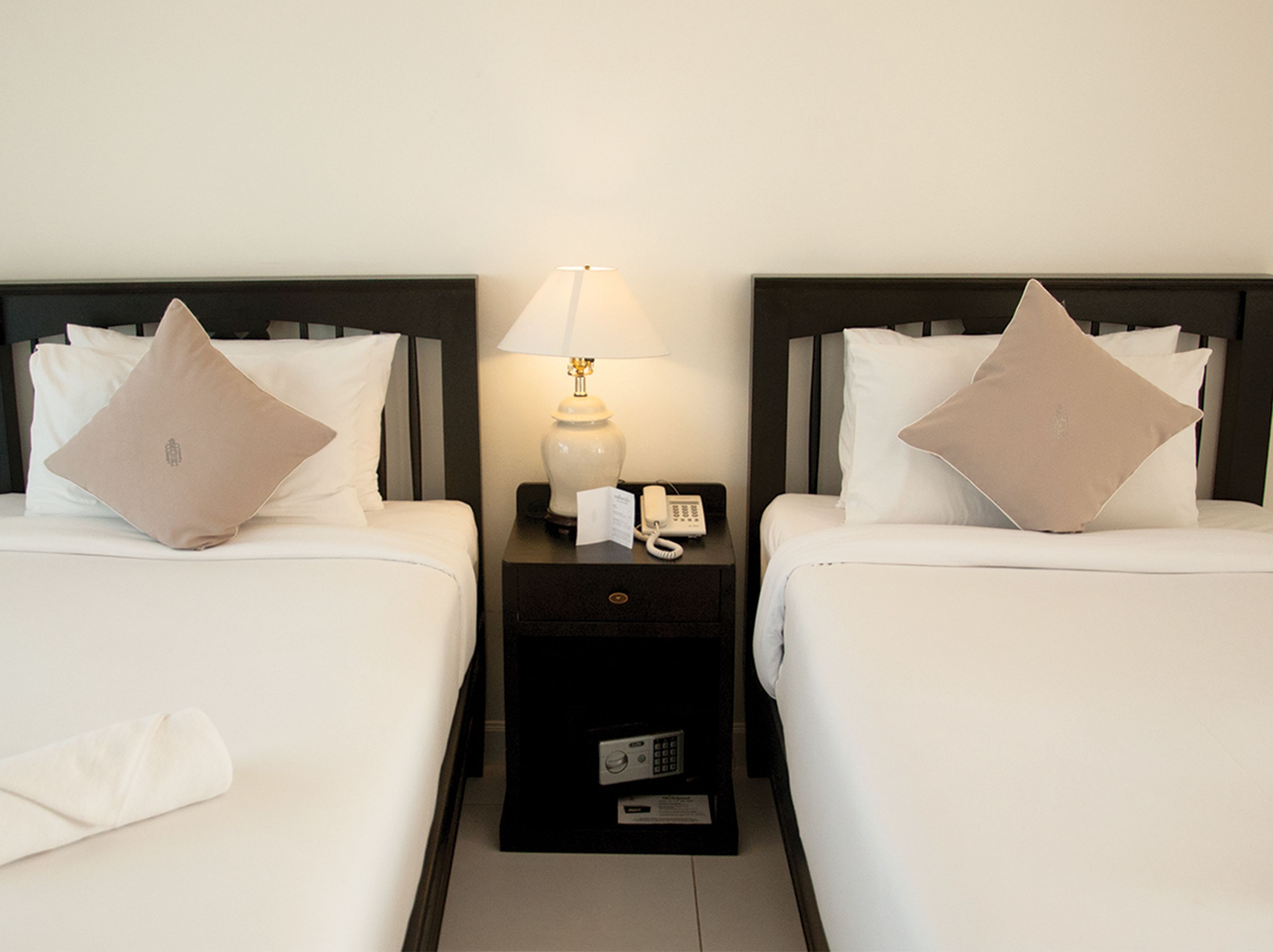 deluxe twin room, 2 single beds, refrigerator, garden view | minibar, in-room safe, desk, laptop workspace