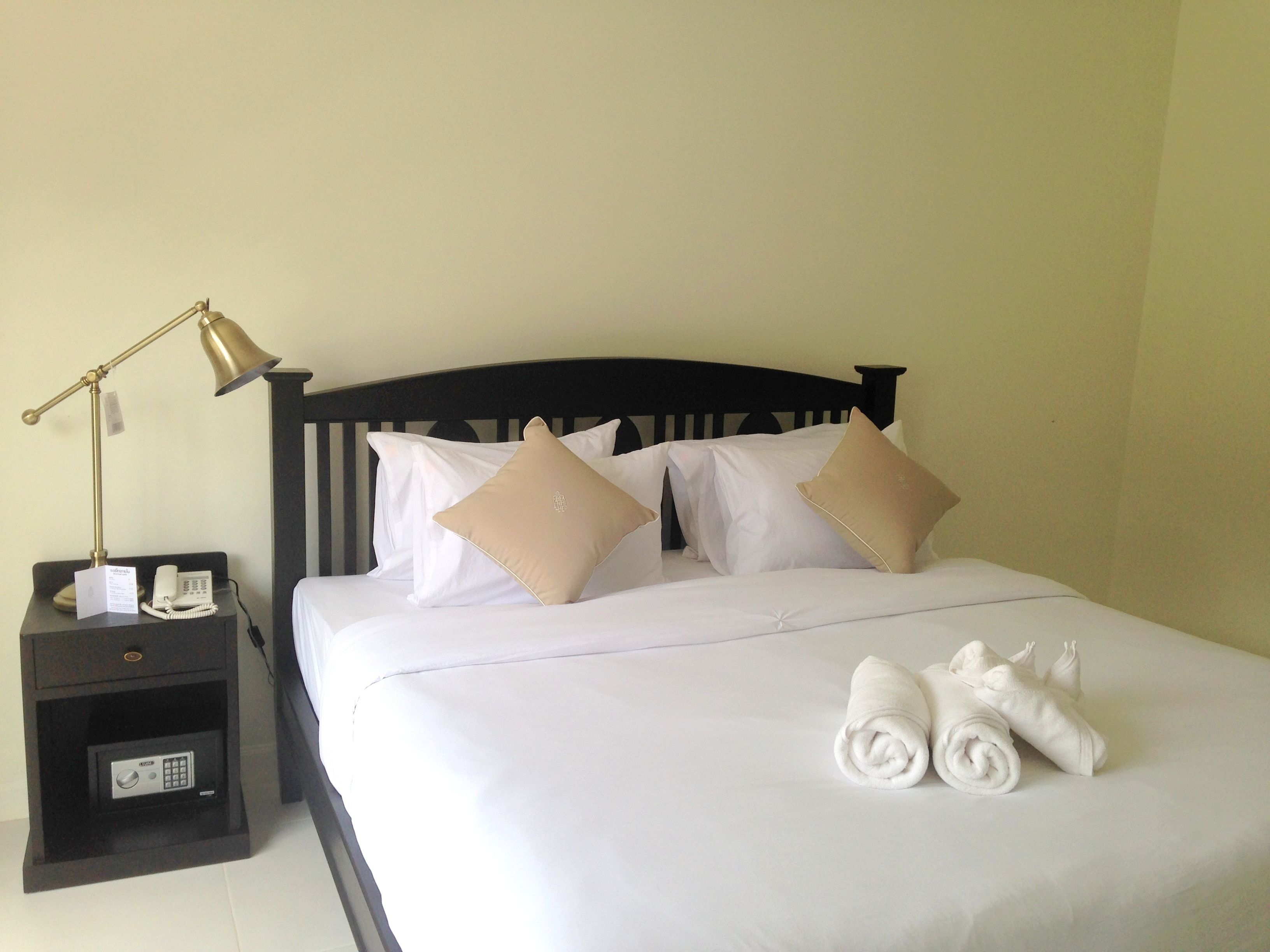 deluxe double room, 1 king bed, refrigerator, garden view | minibar, in-room safe, desk, laptop workspace