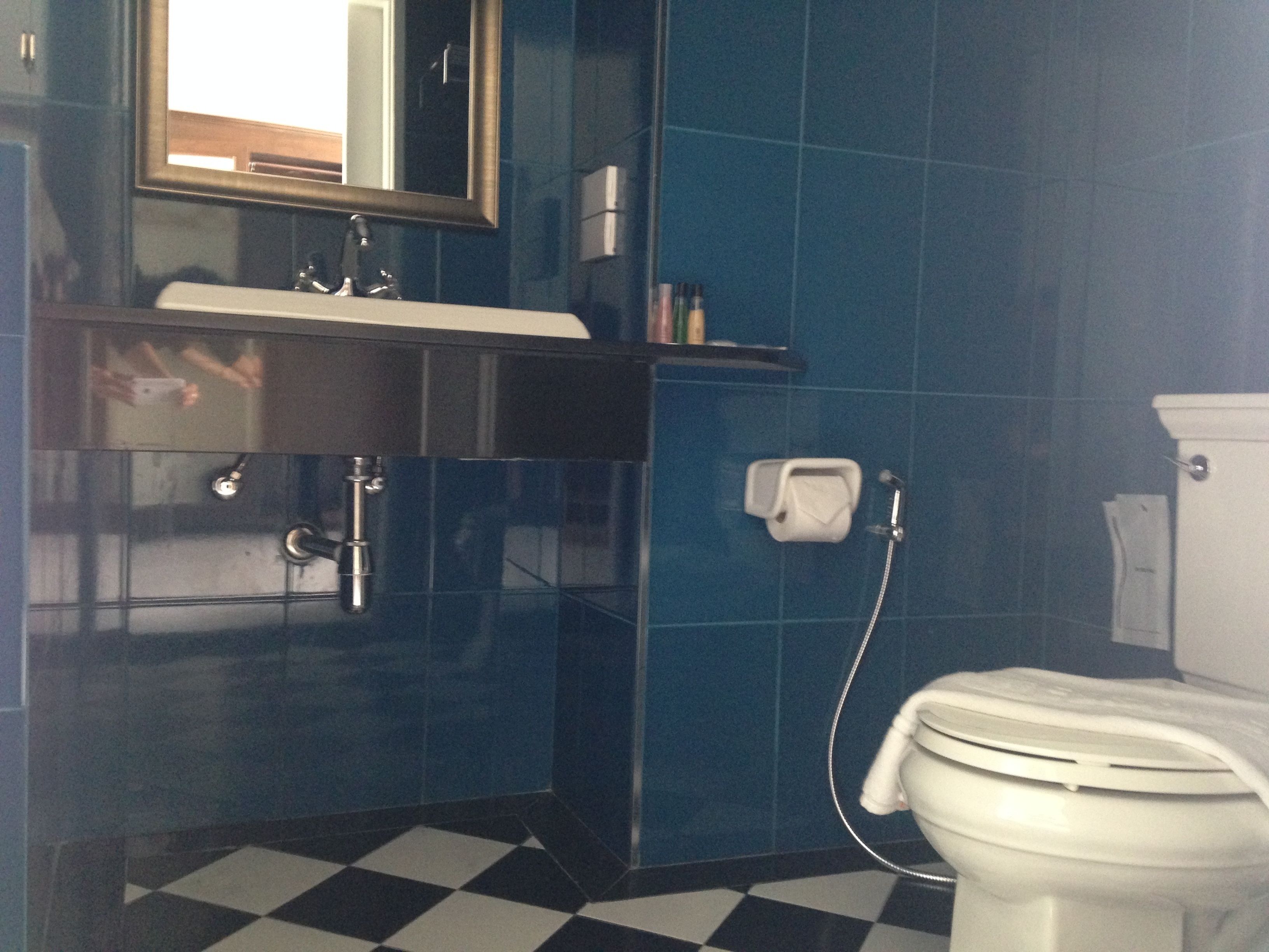 standard room, 1 king bed | bathroom | shower, free toiletries, hair dryer, slippers