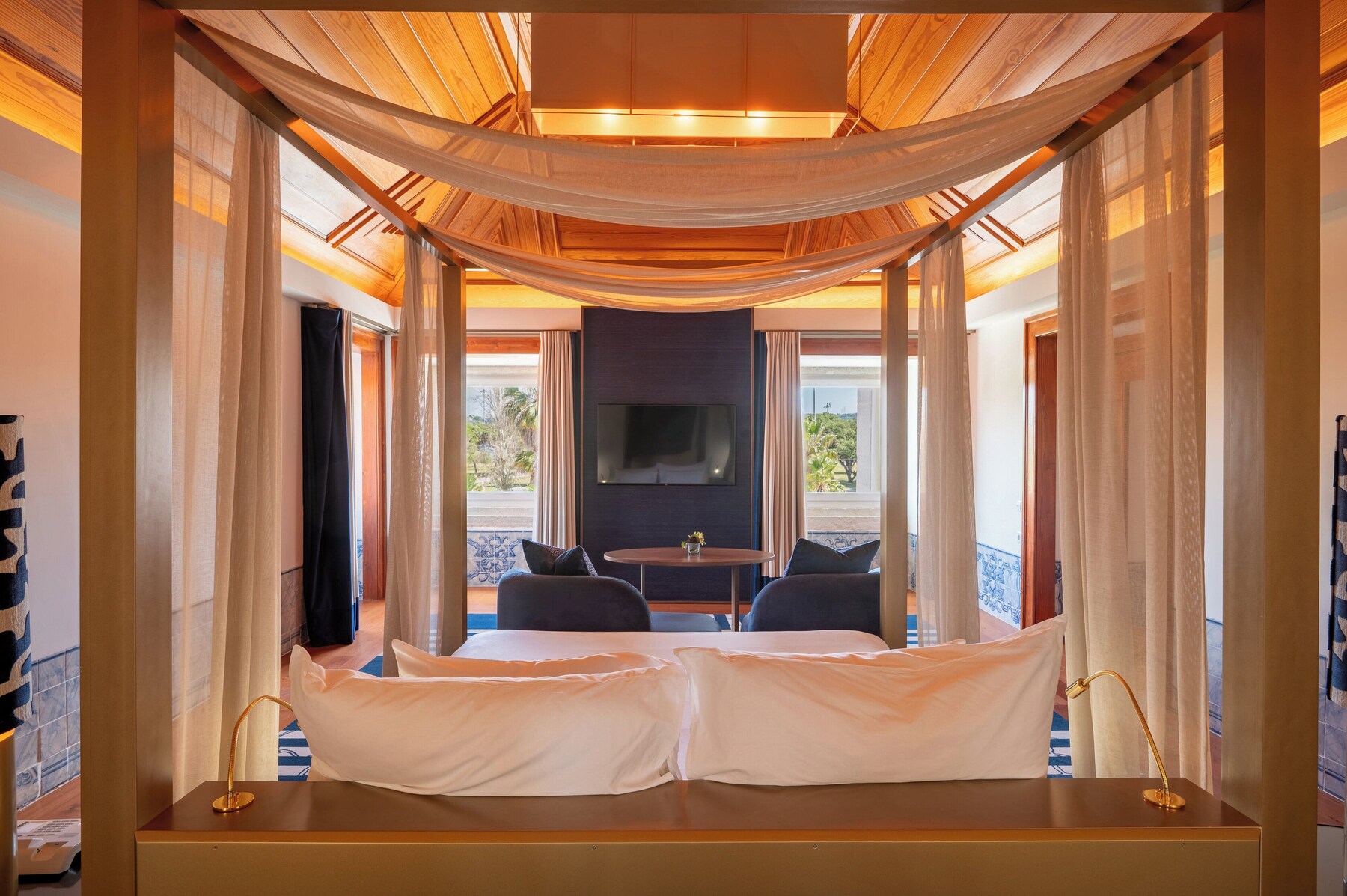 Premium bedding, minibar, in-room safe, desk