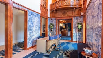 Concierge desk