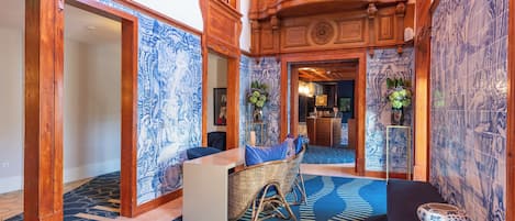 Concierge desk