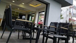 Tempat makan luar