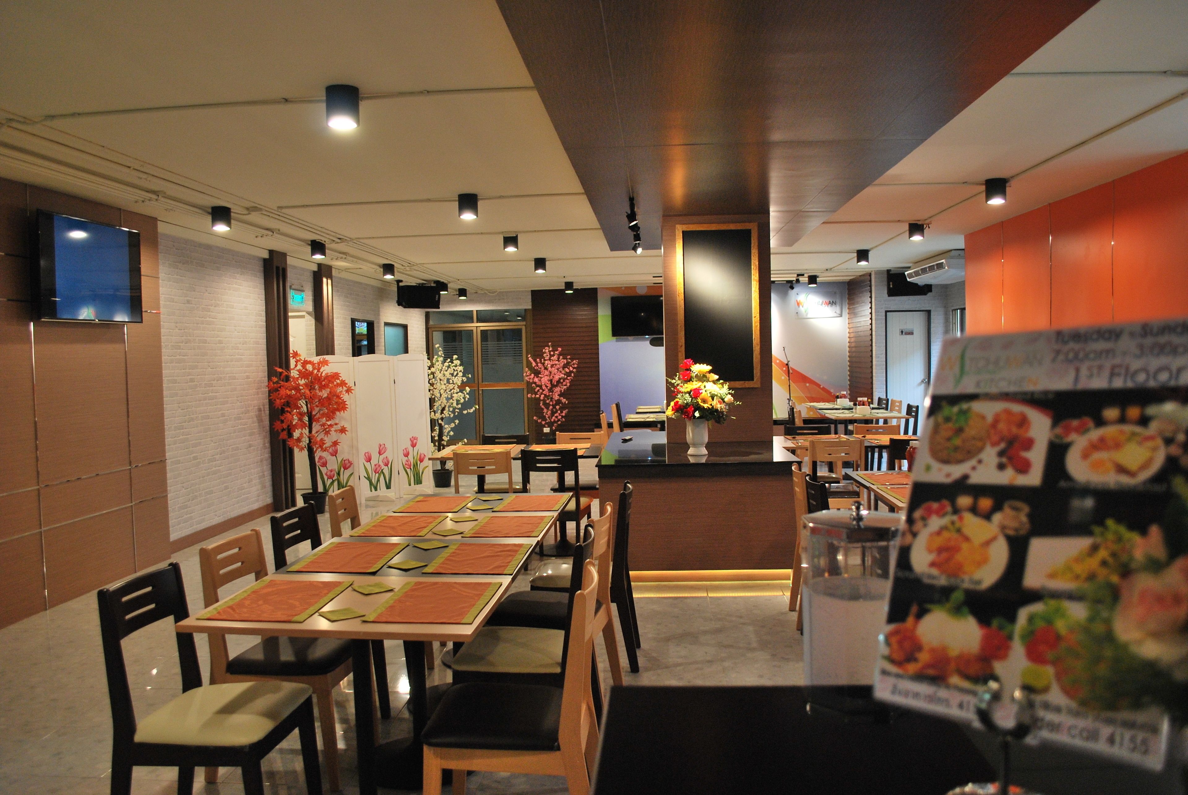 供應早餐、午餐、晚餐；泰國菜