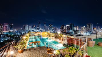 Outdoor pool, pool loungers