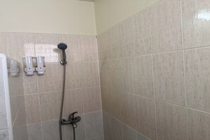 Bathroom - Witchuwan Sport & Spa Apartel (Bangkok)