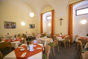 Gratis morgenmadsbuffet hver dag