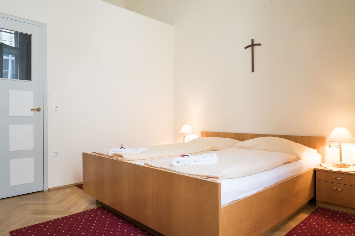 In-room safe, blackout curtains, free WiFi, bed sheets