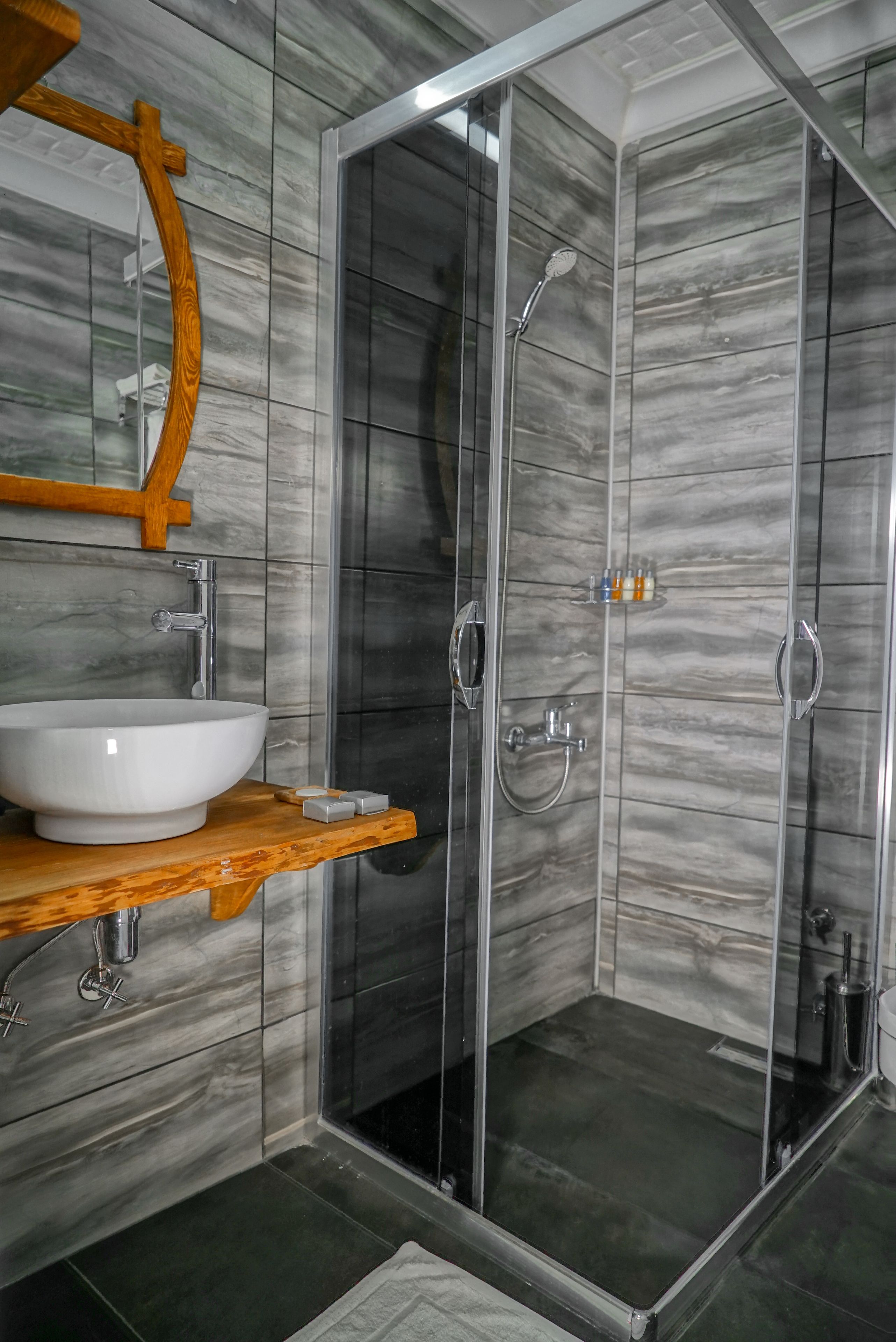 shower, free toiletries, hair dryer, slippers