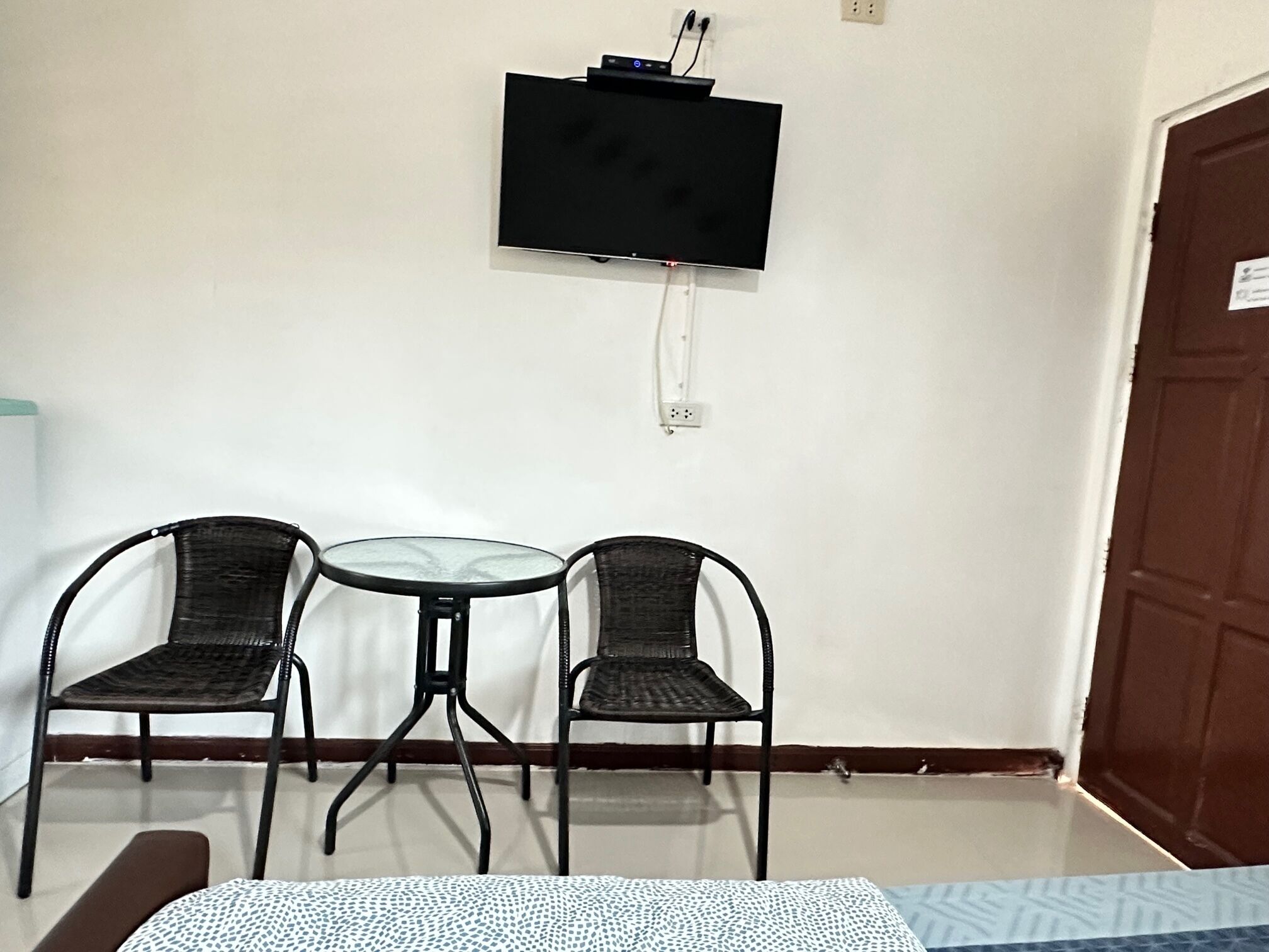 standard twin room | living area