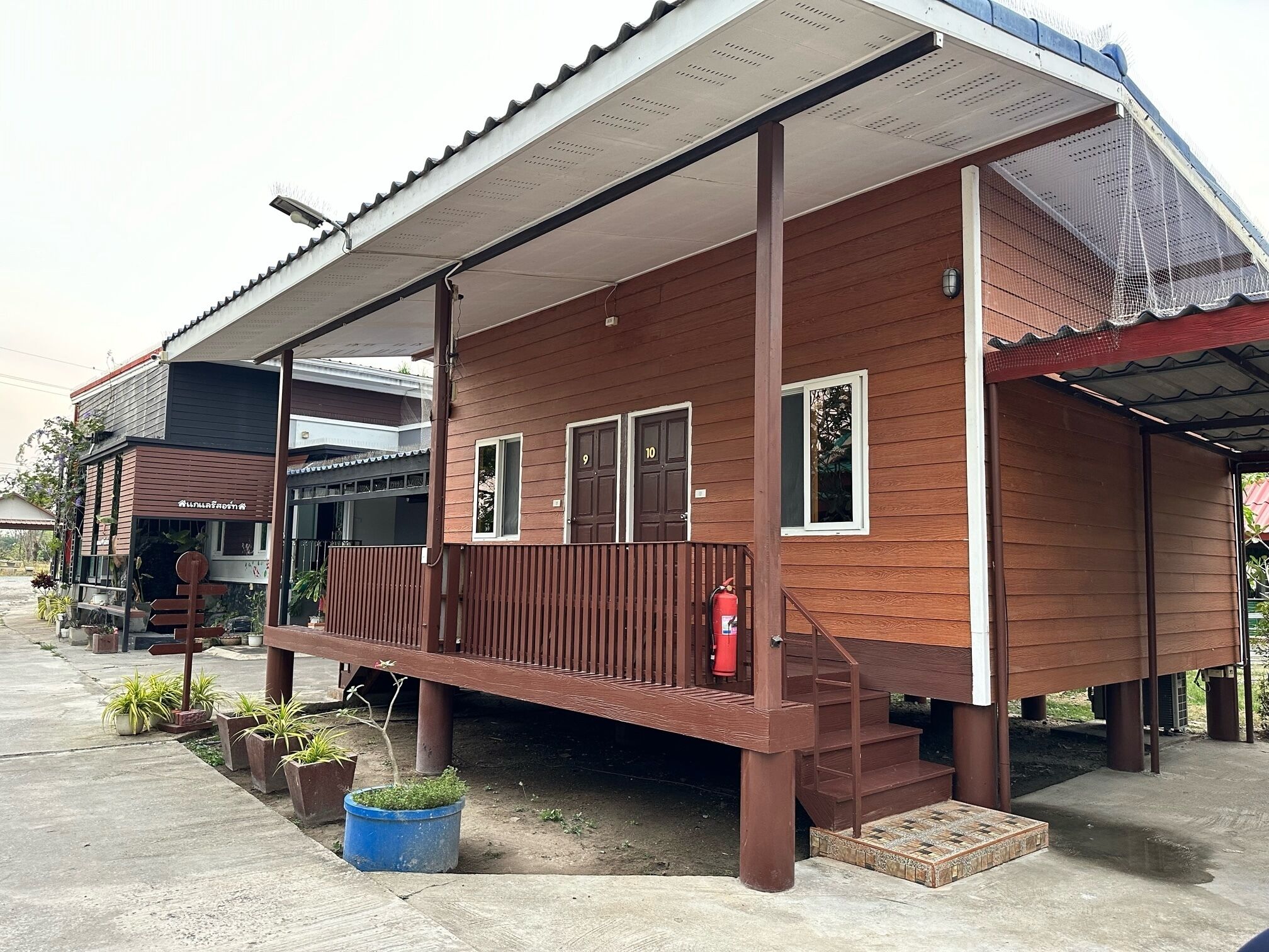 family room | exterior