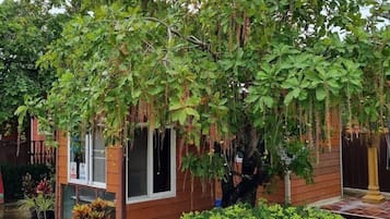 Check-in/check-out kiosk