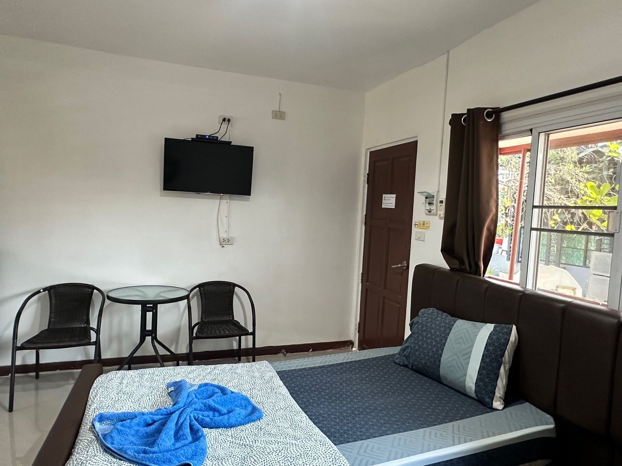 standard twin room | desk, free wifi