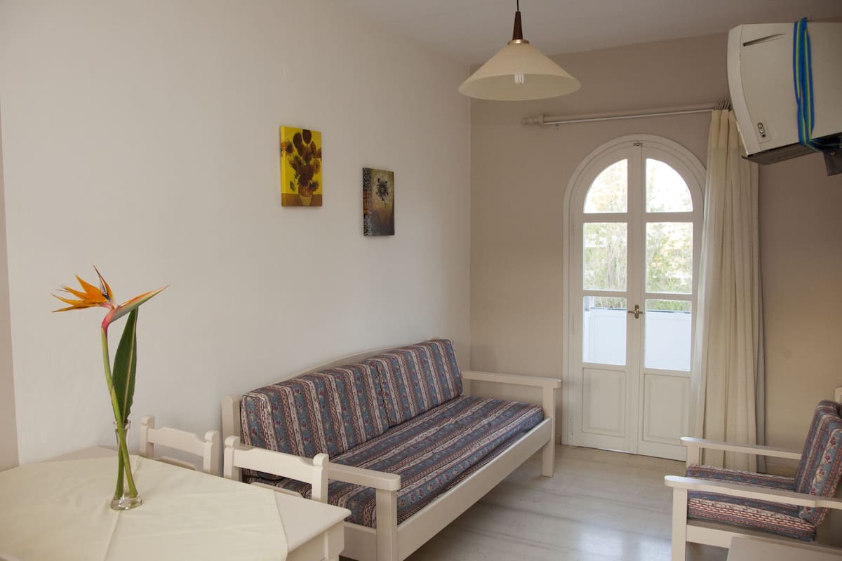 Appartement, 1 slaapkamer | Woonkamer | Een flatscreentelevisie