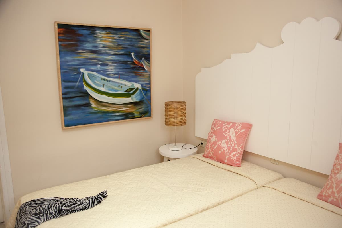 Appartement, 2 slaapkamers | 1 slaapkamer, een kluis op de kamer, rolstoeltoegankelijk
