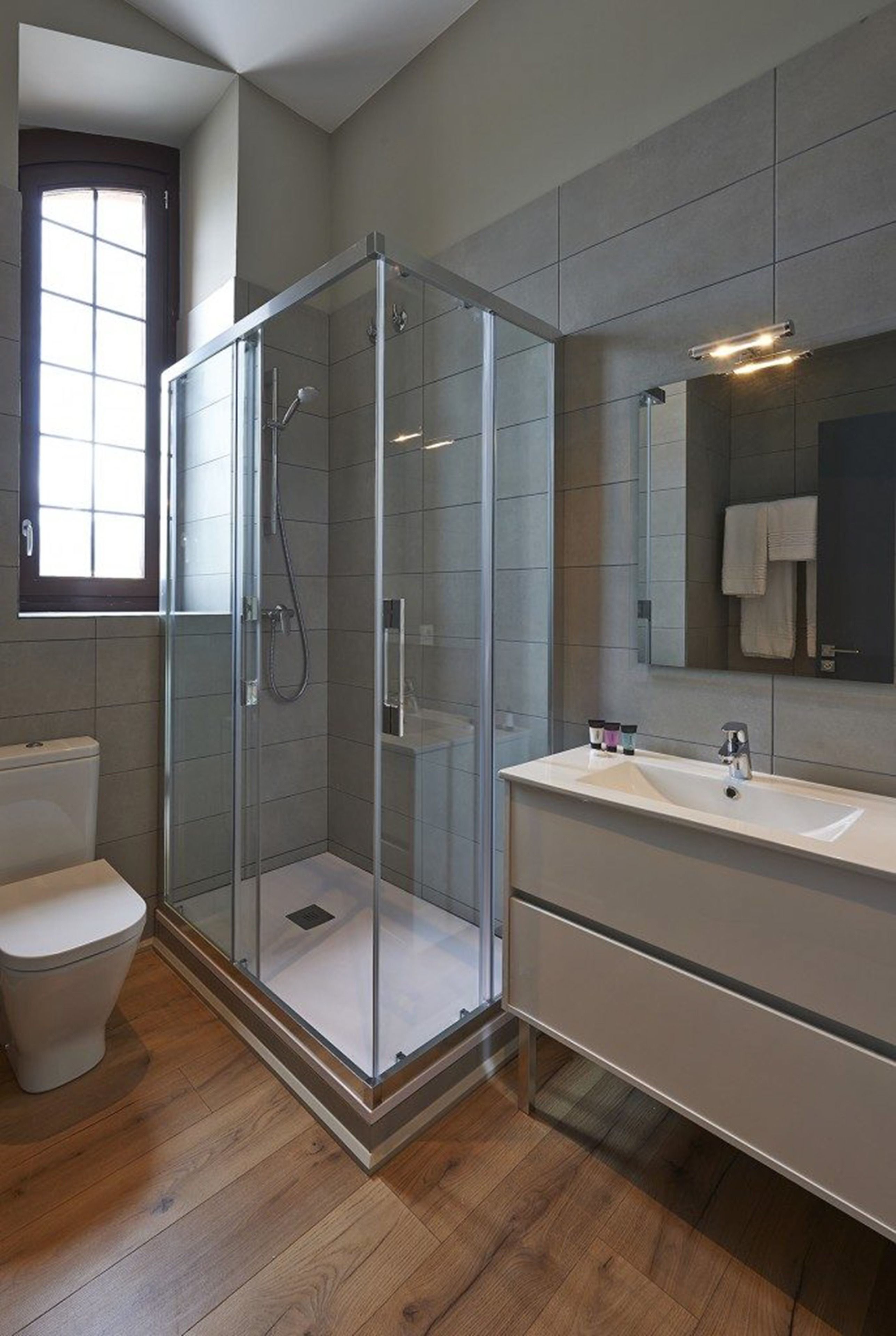 double room | bathroom | shower, free toiletries, hair dryer, towels