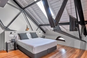 Suite | Premium bedding, in-room safe, desk, blackout drapes - Hotel Parada Puigcerdà (Puigcerda)