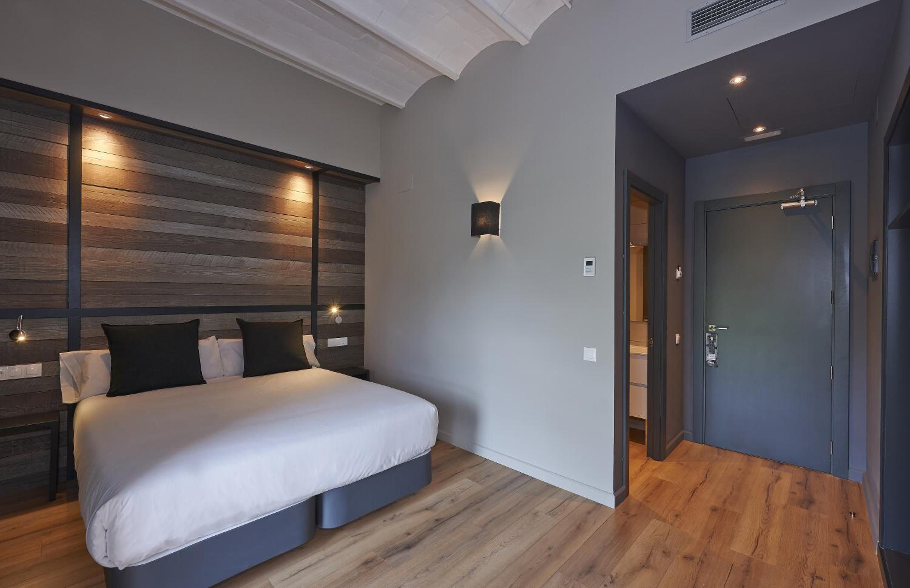 1 bedroom, premium bedding, in-room safe, desk