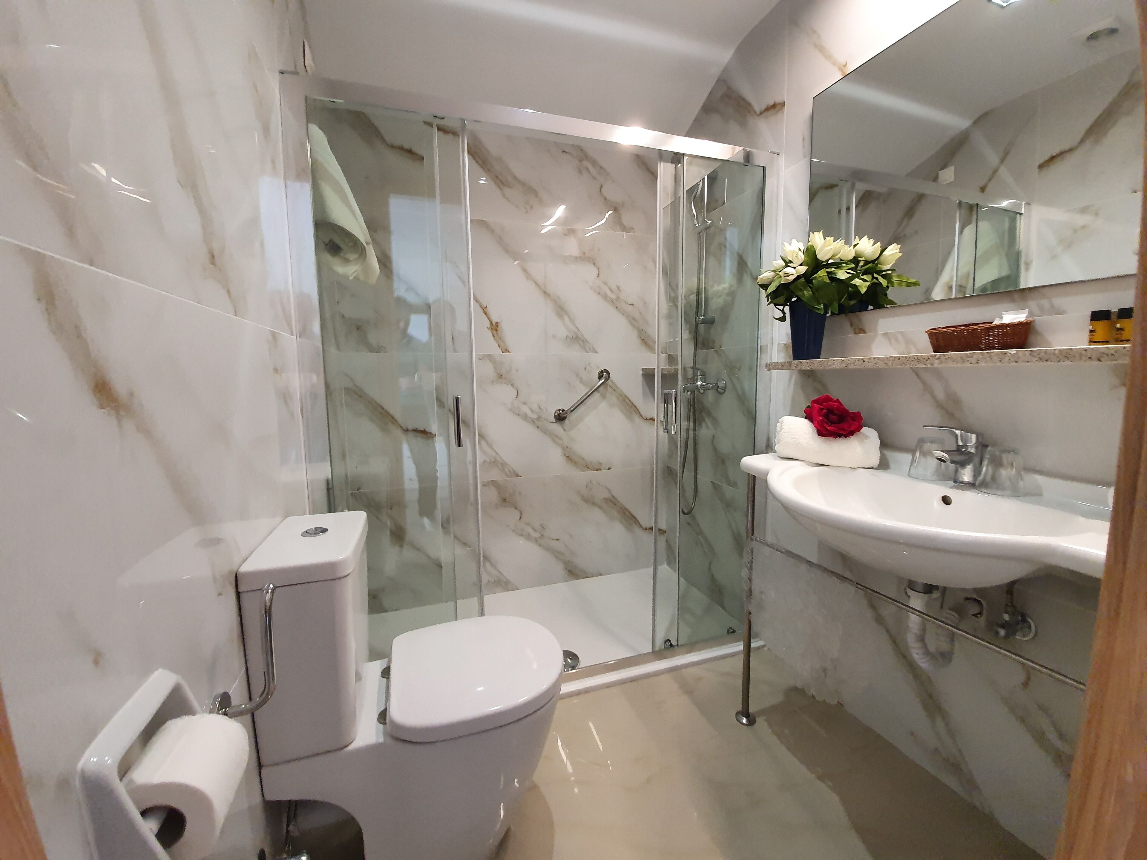 triple room, partial sea view | bathroom | bathtub, free toiletries, hair dryer, soap