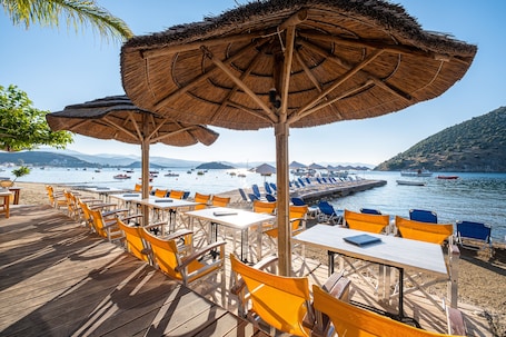 Exterior. Dolfin Hotel