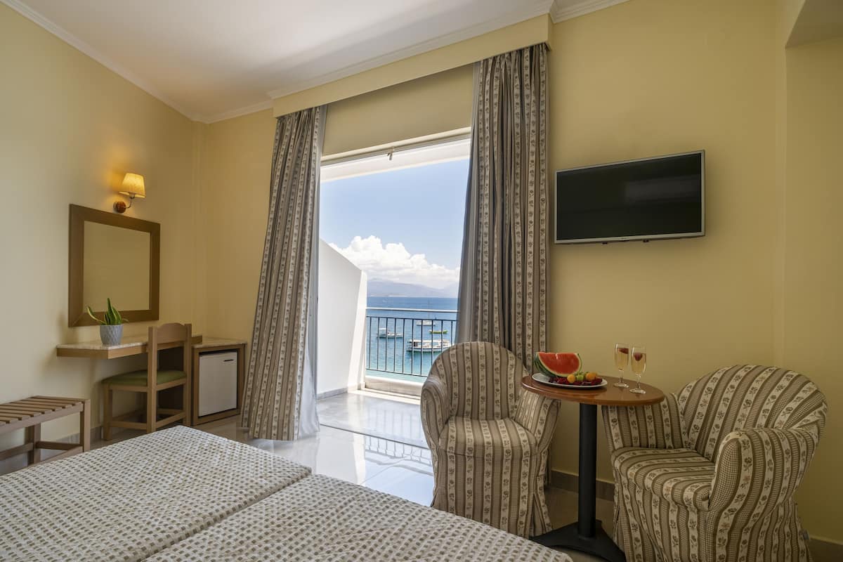 Quadruple Room | In-room safe, rollaway beds (surcharge), WiFi (free)