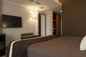 Minibar, caja de seguridad en la habitación y cortinas blackout