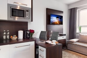 Comfort Apartment, Balcony | Private kitchen | Fridge, microwave, stovetop, dishwasher - ActivPark Apartments (Katowice)