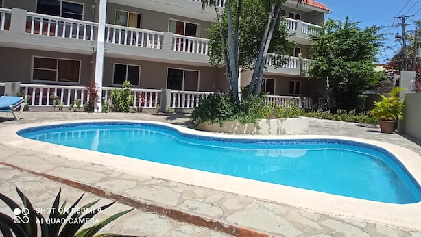 Outdoor pool - Sosua Suites (Sosúa)