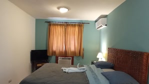 1 bedroom, rollaway beds (free), WiFi (free) - Sosua Suites (Sosúa)