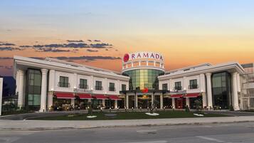 المنشأة من الخارج