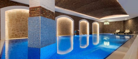 2 indoor pools