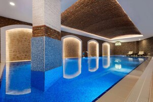2 piscines couvertes