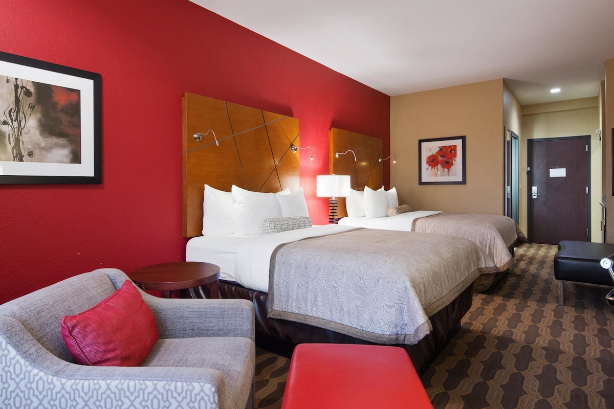 desk, iron/ironing board, free cots/infant beds, rollaway beds