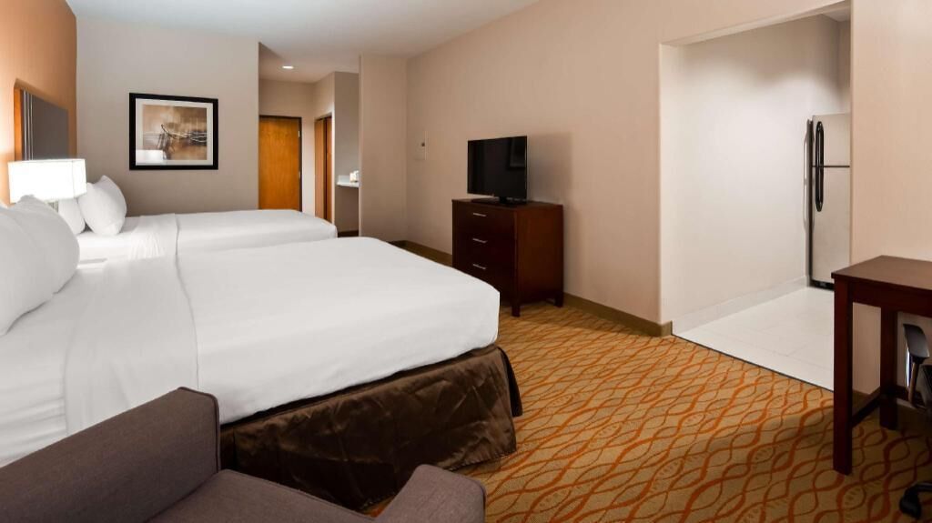 Pillowtop beds, desk, laptop workspace, iron/ironing board