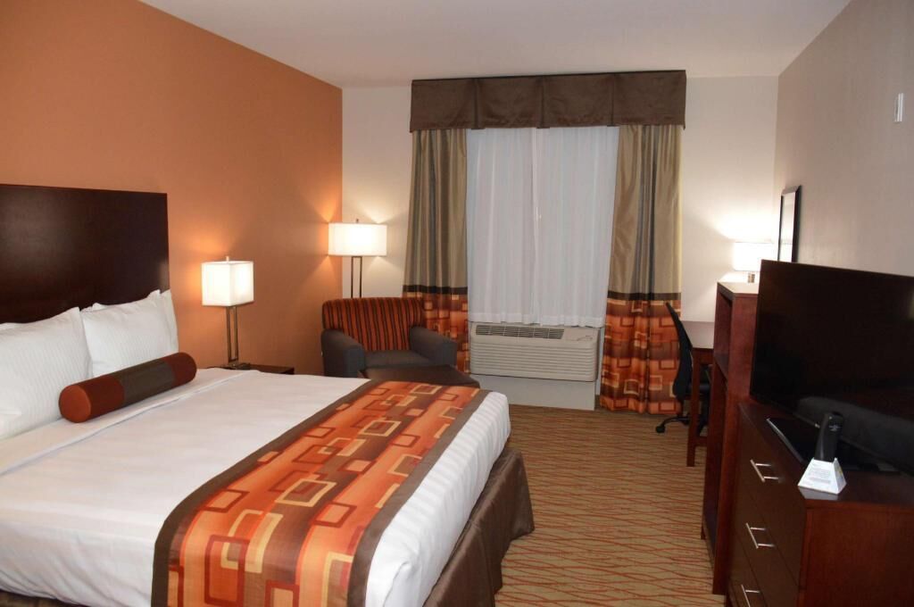 Pillowtop beds, desk, laptop workspace, iron/ironing board