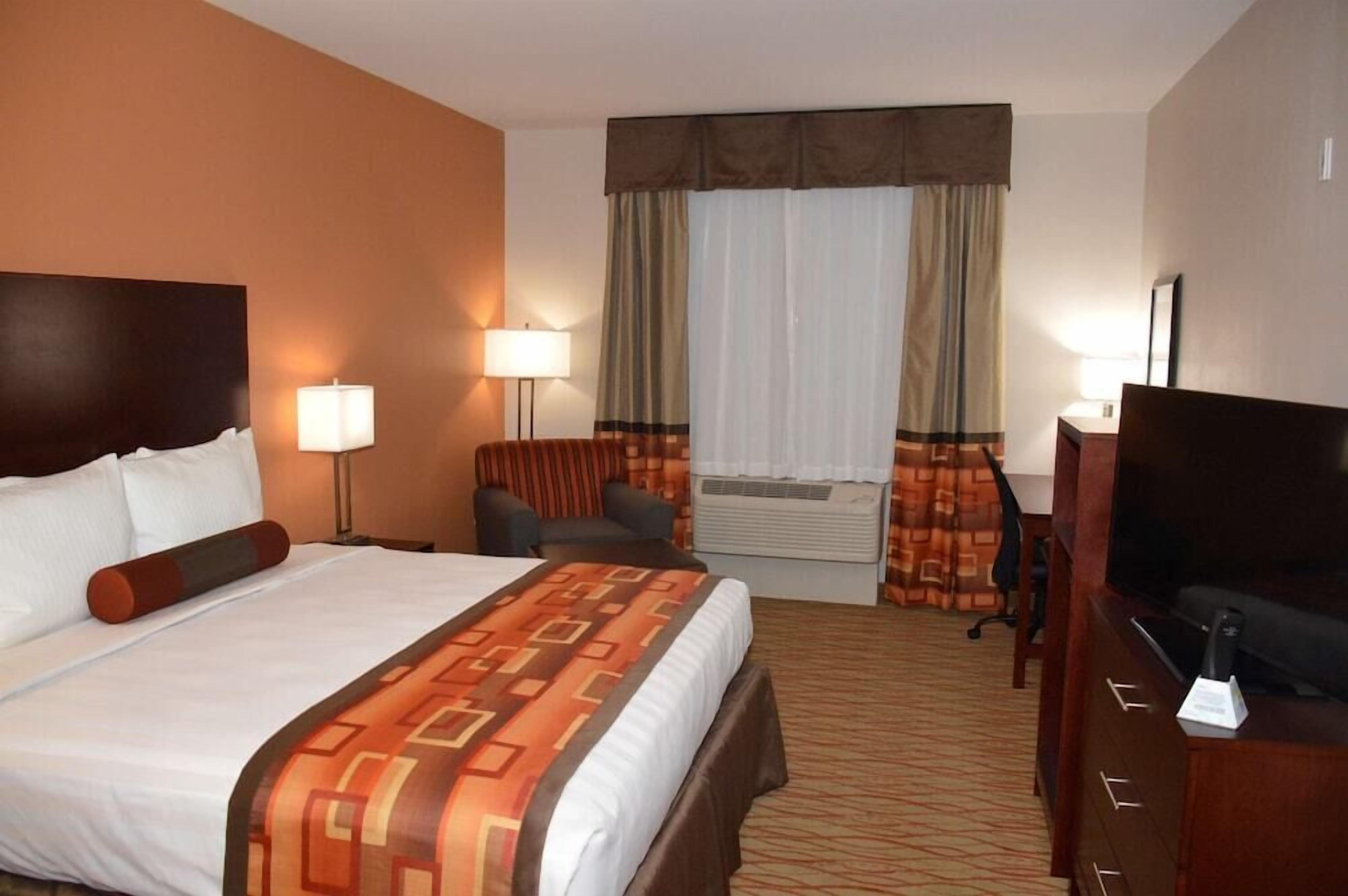 Pillowtop beds, desk, laptop workspace, iron/ironing board