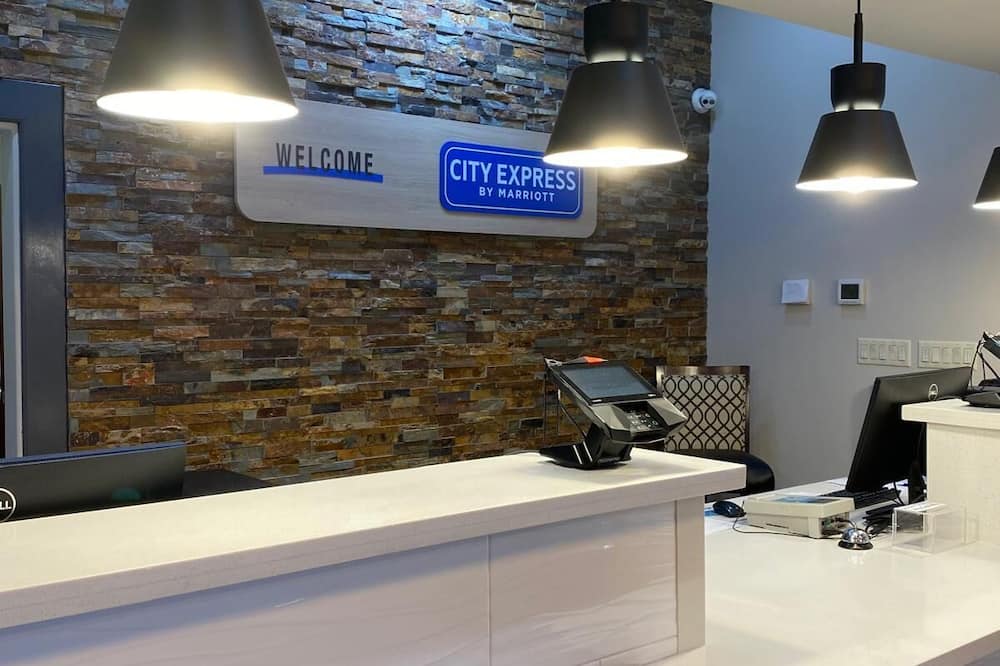 City Express by Marriott Spring