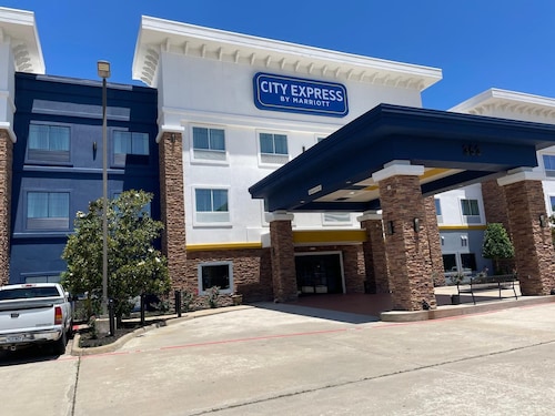 City Express by Marriott Spring
