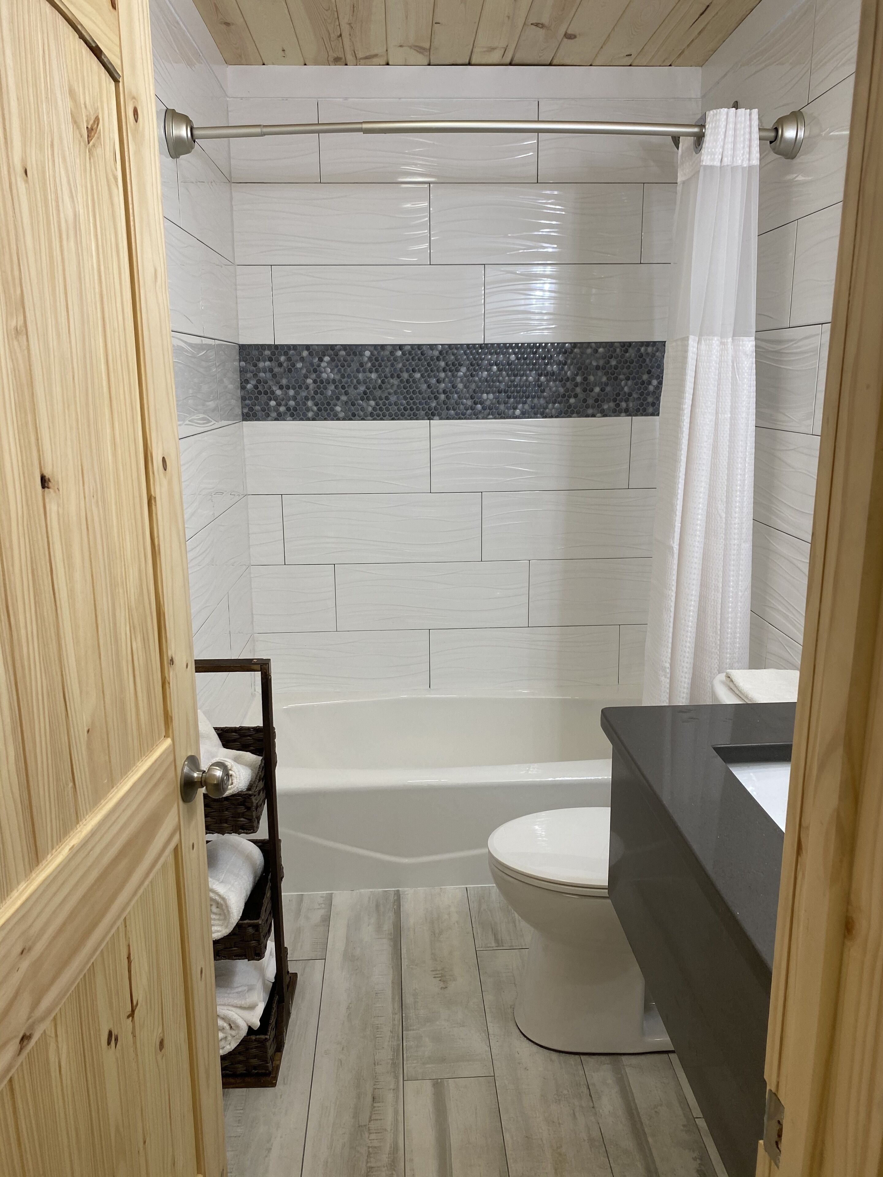 Kamar Single Premium, 1 Tempat Tidur King, Bebas Asap Rokok | Kamar mandi | Pengering rambut dan handuk
