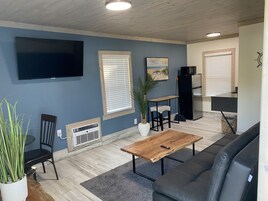 Deluxe Suite, Non Smoking | Living area | 39-inch flat-screen TV with cable channels, TV