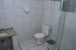 Douche, serviettes fournies