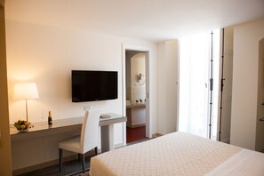 Suite, terrazzo (Torre) | 1 camera, minibar, una cassaforte in camera, con stile personalizzato