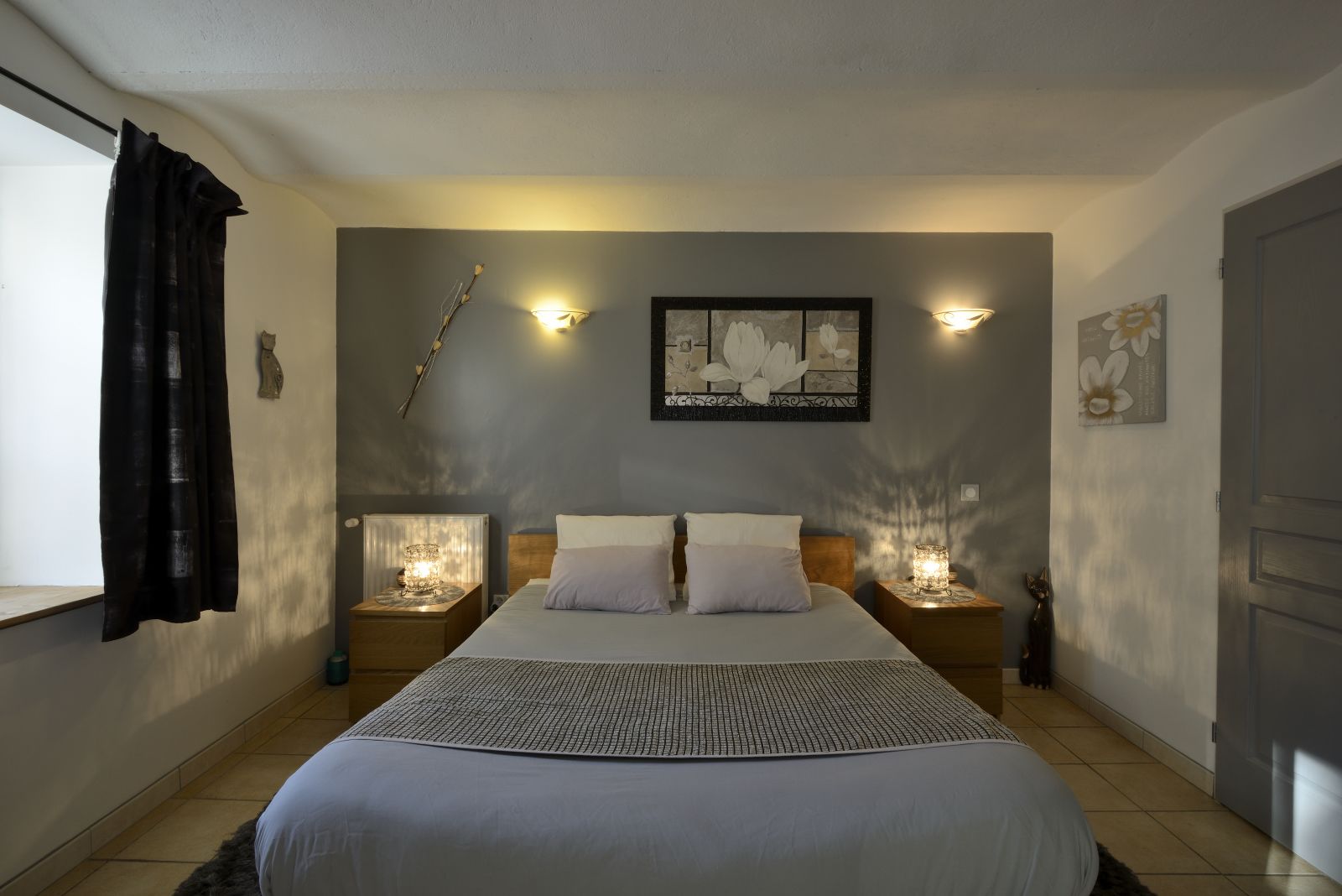 Klassieke tweepersoonskamer, 1 queensize bed, privébadkamer | Luxe beddengoed, individueel gedecoreerd, individueel gemeubileerd