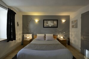 Doppia Classic, 1 letto queen, bagno privato | Biancheria da letto di alta qualità, con stile personalizzato