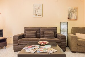 Lobby sitting area - Hostal Arkanta (Arganda del Rey)