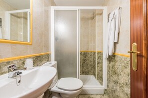 Quarto solteiro | Banheiro | Chuveiro, produtos de toalete grátis, toalhas de banho 