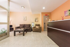 Check-in/check-out kiosk - Hostal Arkanta (Arganda del Rey)