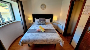 Classic-dobbeltværelse - privat badeværelse | 1 soveværelse, individuelt design, individuel indretning, skrivebord